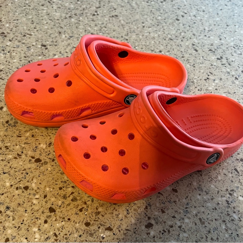 Girls crocs